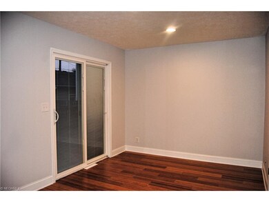 Eat in kitchen, New bamboo floors
