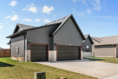 881 W Elmwood Cir, Nixa, MO 65714 - photo 2