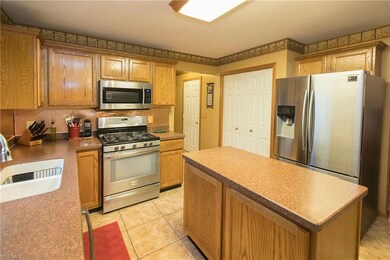 785 Hollyview Dr, Sheffield Lake, OH 44054 - photo 6