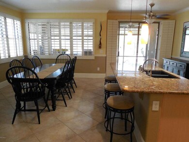 EAT IN KITCHEN AND DINING