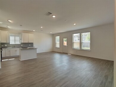 315 Paso Fino Dr, Alvin, TX 77511 - photo 2