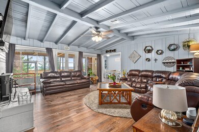 2106ApplegateAve-008