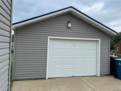 181 Helena Dr, Struthers, OH 44471 - photo 4