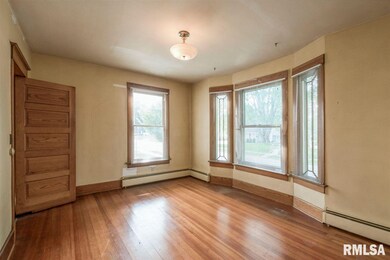 1033 W 15th St, Davenport, IA 52804 - photo 5