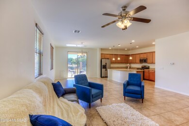 16 Living Room photo c