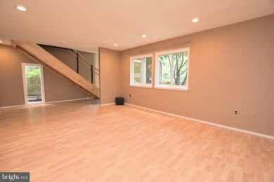 11122 Forest Edge Dr, Reston, VA 20190 - photo 6