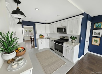 The Cryder House unit 8E, Whitestone, NY 11357 - photo 3