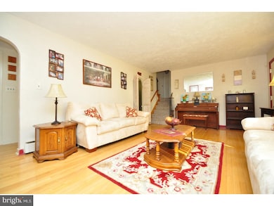 2151 W Greenleaf St, Allentown, PA 18104 - photo 5