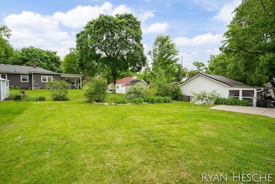 6-web-or-mls-812 Forest St-6