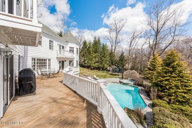 042-Deck-1565271-mls