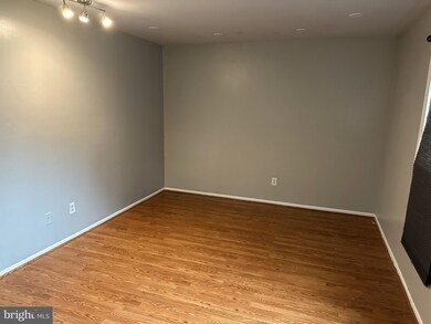 7855 Enola St unit 104, McLean, VA 22102 - photo 5