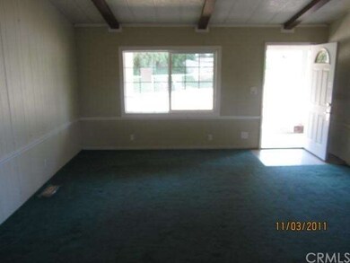 Living Room/Entry