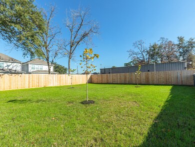 502 W Donovan St unit B, Houston, TX 77091 - photo 4