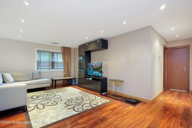 84 Nancy Ct unit 8084, Staten Island, NY 10306 - photo 4