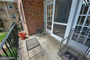 3790 Lyndhurst Dr unit 204, Fairfax, VA 22031 - photo 4