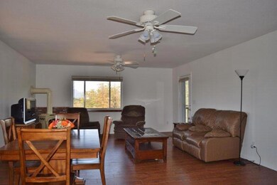 Eat-In Kitchen & Family Room (3)