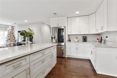 Soft close cabinets and drawers, plenty of counter