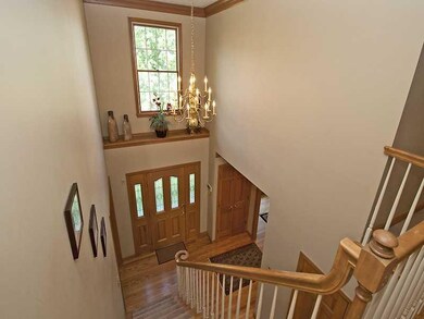 Entry/Foyer.