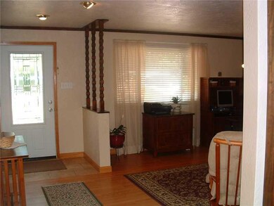 Entry/Foyer.
