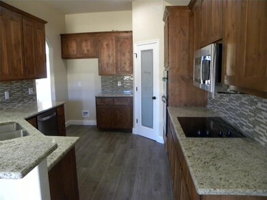 913 E 5th St, Springtown, TX 76082 - photo 7