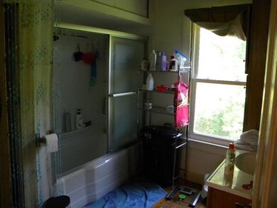 24 Meadow St, Claremont, NH 03743 - photo 2