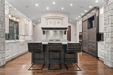 10408 Howe Ln, Leawood, KS 66206 - photo 4