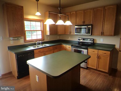 10299 Lindale Ave, Greencastle, PA 17225 - photo 7