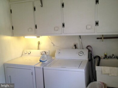 8029 Hillcrest Dr, Manassas, VA 20111 - photo 2