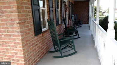 307 Wellslee Dr, Chambersburg, PA 17201 - photo 2