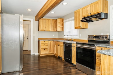 Spacious newer Kitchen