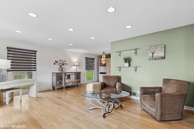 3907 Brett Ln, Glenview, IL 60026 - photo 2