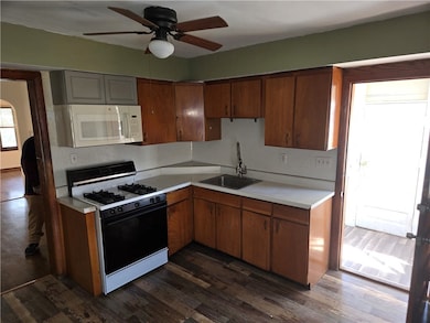 1114 Hamilton Ave, Farrell, PA 16121 - photo 7