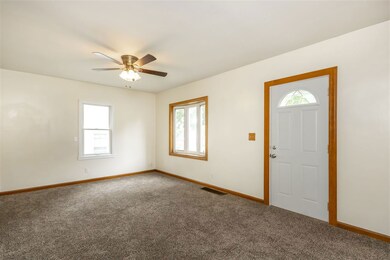 835 Maxwell St, Waterloo, IA 50701 - photo 3