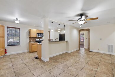 914 E 32nd St unit 102, Austin, TX 78705 - photo 4