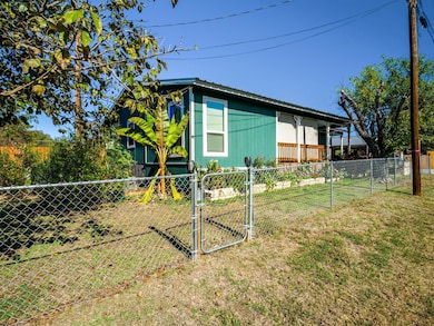 301 E Castlebriar Dr, Granite Shoals, TX 78654 - photo 3