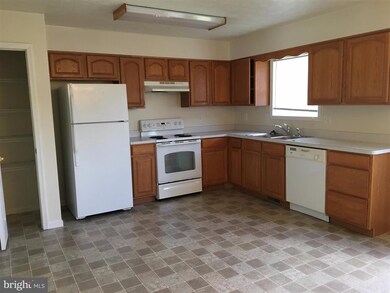 207 Ridgefield Ave, Stephens City, VA 22655 - photo 4