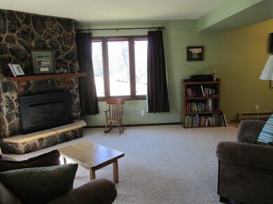 2306 W Fallcreek Ct, Grand Forks, ND 58201 - photo 2