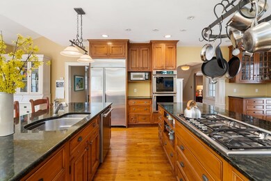 12 Graydale Cir, Auburndale, MA 02466 - photo 6