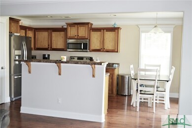 Open kitchen with bar and breakfast area