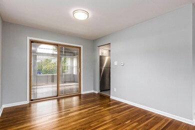 b 1080 Brentford Dr0010
