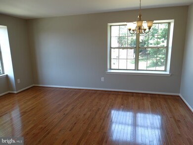 1990 Winslow Ct, Woodbridge, VA 22191 - photo 7