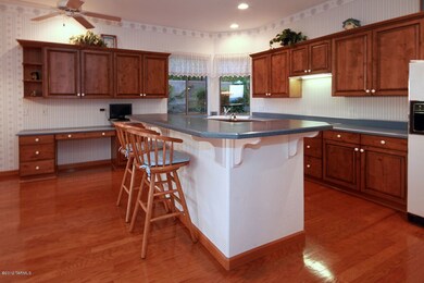 GOURMET KITCHEN
