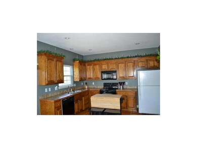 You won't believe the size of this kitchen 9' ceil