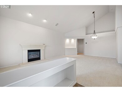 4053 Sabrena Ave, Eugene, OR 97404 - photo 4