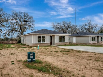 730 N Sanders St, Nacogdoches, TX 75964 - photo 2