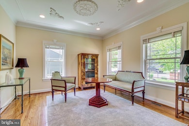 111 S Lee St, Falls Church, VA 22046 - photo 5