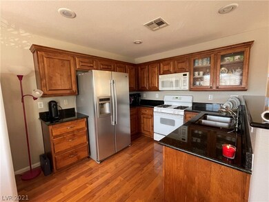 6084 Lazarro Ct, Las Vegas, NV 89139 - photo 5