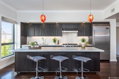 Moveable island/breakfast bar.