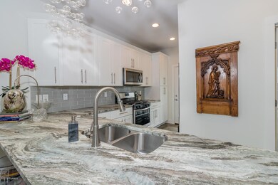 301 Highland Park Ln-5