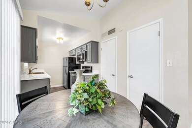 6409 S Newberry Rd unit D, Tempe, AZ 85283 - photo 6